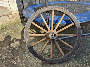 5 Antike Wagenräder aus Holz mit Eisenbeschlag Scheunenfund 