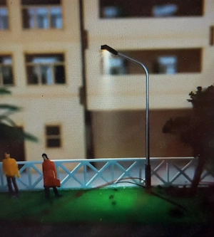 16 Peitschenlampen, 6 Wandlampen, 3 Ampeln mit Relais und Schaltplan