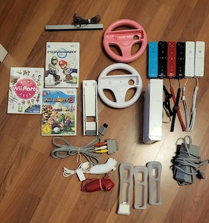 Wii Konsole Set mit 6 Controllern, Lenkrädern & Spielen