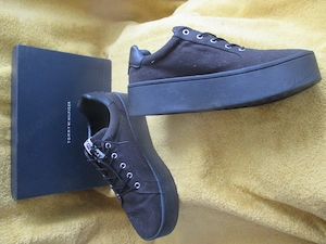 NEU Damen Herren Unisex Jeans Stoff Plateau Chucks Sneaker Schuhe TOMMY HILFIGER 41 8 schwarz Gothic