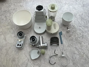 Zubehör für alte BRAUN Küchenmaschine (Reibe dünne Scheiben,Fleischwolf + Sahnetopf mit Schneebesen)