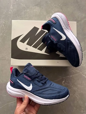 Nike-Schuhe 
