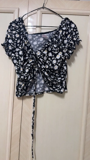 Schöne Blumen-Bluse   Crop Top mit Raffung (Gr. M)