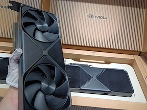 NVIDIA Founders Edition GeForce RTX 5090 32GB   Grafikkarte, schneller Versand Bild 3