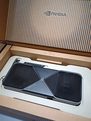 NVIDIA Founders Edition GeForce RTX 5090 32GB   Grafikkarte, schneller Versand Bild 2