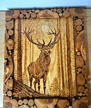 Handgefertigtes Hirschbild aus Holz   Brandmalerei, Olivenholzrahmen, Unikat