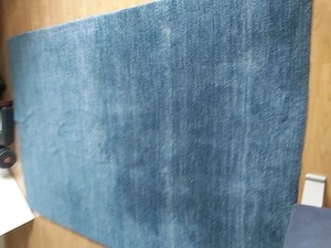 blauer Wollteppich