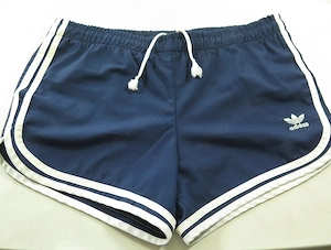 Jemand interesse an getragenen Shorts oder meinen Leggings?