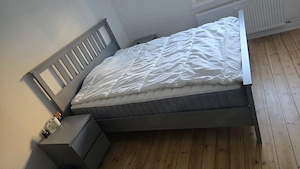 IKEA Bett mit Matratze und 2 Nachttischen (wie neu)