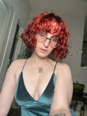 Lorika Schöne Frau