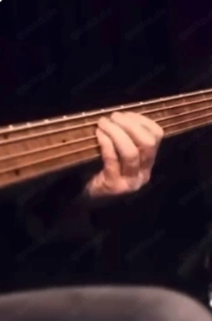 Bassist in gesucht...