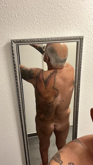 Ich M 65 suche dich W mit schönen Hängebrüsten für liebevolle Bettstunden.