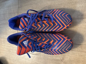Sportliche Fußball Schuhe 