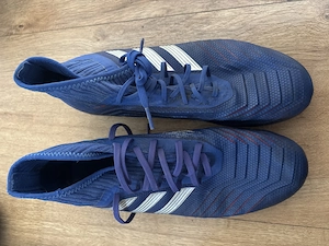 Sportliche Fußballschuhe 