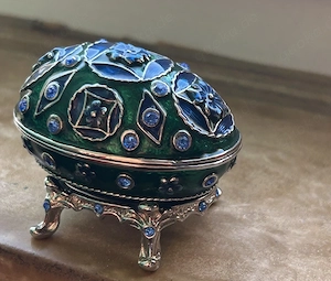 Swarovski Schmuckei   Schmuckdose mit Kristallen   grün blau   Sammlerstück