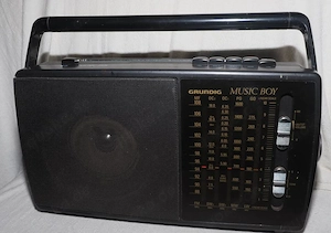 Grundig Music Boy 170 Weltempfänger Netz und Batterie Betrieb. Empfang von: FM; WM; LW; SW1 und SW2 