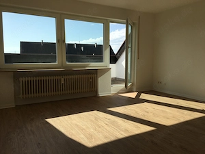 PROVISIONSFREI: 3-Zi-DG-Wohnung, Loggia, Garage, Filderstadt-Bernhausen, Kapitalanlage Eigennutzung