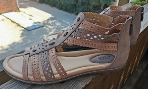 Schöne Hohe Riemchen Sandalen Gr. 44 brauntöne EASY STREET Bild 2