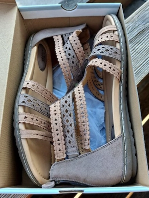 Schöne Hohe Riemchen Sandalen Gr. 44 brauntöne EASY STREET Bild 9