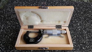 Mikrometer Bügelmessschraube 0 - 25 mm NEU mit Holzkassette