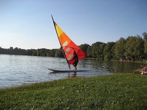 Windsurfboard 3,7m lang mit Rigg, 2 x Segel, Mast, Gabelbaum 