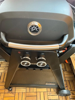 2x Benutzter Gasgrill