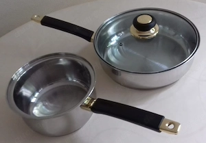 Pfanne mit Glasdeckel + Stieltopf der Marke BERGHOFF. 