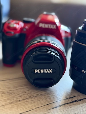 Pentax Kamera mit Objektiv - Rot Bild 3