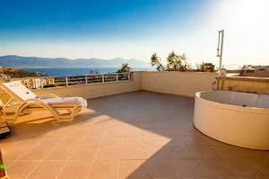 Traum-penthouse mit ägäis-blick & jacuzzi in kuşadasi  
