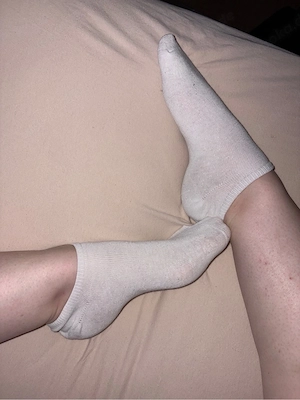 Kuschelige weiße Sneakersocken (Gr. 35-38)   Nach Wunsch eingetragen     