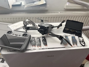 DJI Mini 5 Pro + DJI RC 2 + 3 Akkus + Ladestation + Zubehör + Tasche