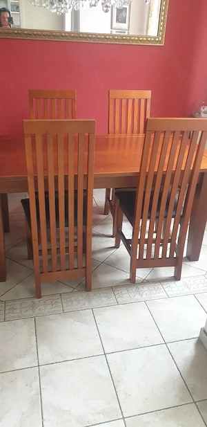 Sehr schöne Esszimmer Gruppe   Set - Tisch mit 4 Stühlen abzugeben. 