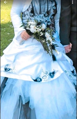 Brautkleid weiß schwarz