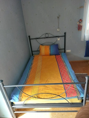 Hochwertiges Metallbett