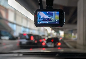    Dashcam professionell einbauen lassen | Sauber & fachgerecht   