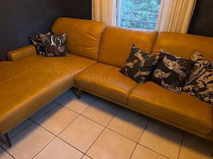 Hochwertiges Echtleder-Sofa von Valnatura in Safran   3,01 m breit