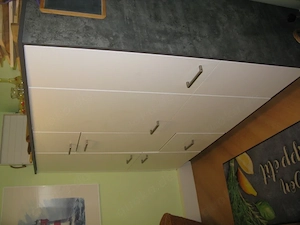 Moderne Einbauküche mit viel Stauraum