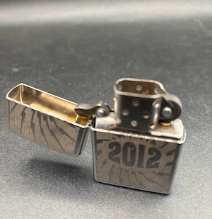 Zippo Feuerzeug 2012 Design getestet  