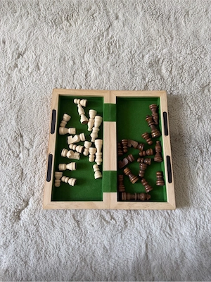 KLASSIKER AUS HOLZ   Klappbares Schachspiel inkl. Figuren