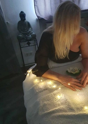 Ganz k rper Aroma  l massage 