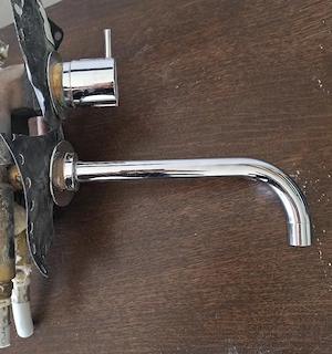 Armatur von Vola mit Waschbecken Vola 