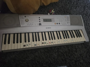 Yamaha Keyboard psr e303