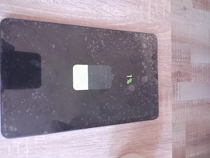 Tablet in lila