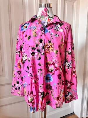 Rosa Bluse mit Blumen, L