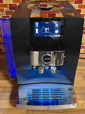 JURA Z10 Cold Brew Kaffeevollautomat Aluminium Black