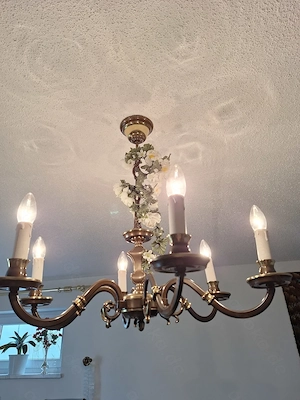 Schöner Kronleuchter, Lampe mit 6 Armen