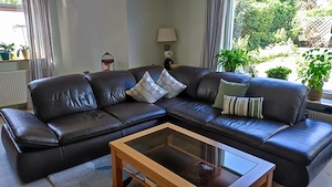 Großes bequemes Ledersofa