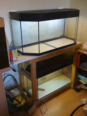 Aquarien, 100 L, 120 L, 170 L.