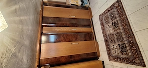 Kleiderschrank im Art-Déco-Stil