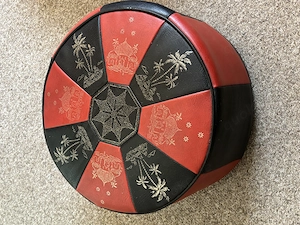 Vintage Sitzkissen aus den 60er 70er Jahren, sehr gut erhalten, schwarz rot, Kunstleder